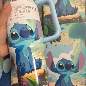 Stanley Blue and White Quencher H2.0 Tumbler